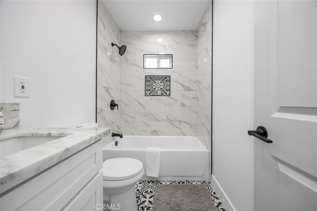 201 S Melrose Property Photo 18