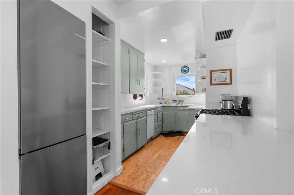 118 Marine B Property Photo 6