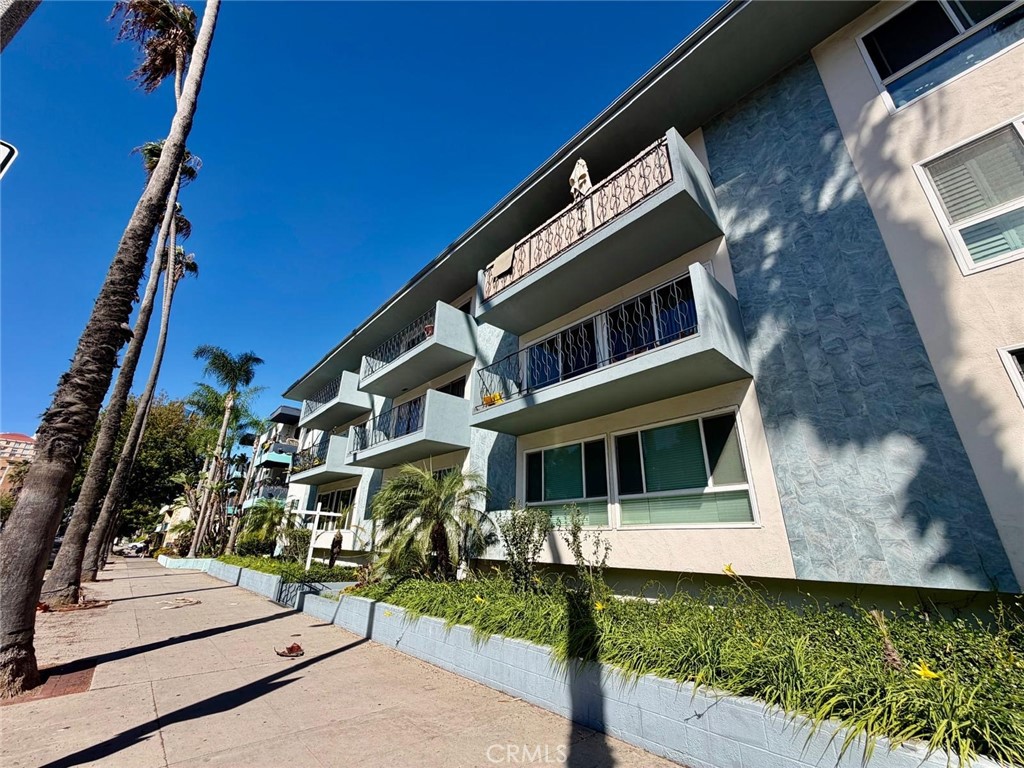 1139 E Ocean Boulevard 108 Property Photo 1