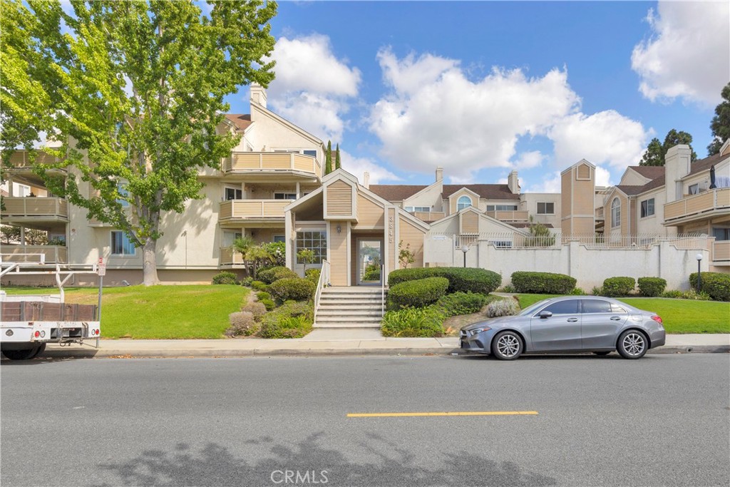 3845 Farquhar Ave 110