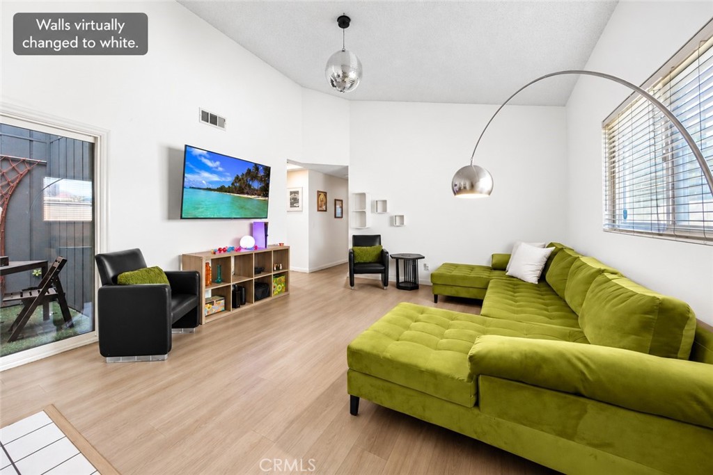 2369 S Reservoir Property Photo 4