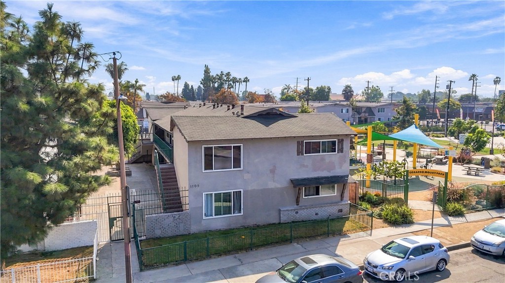 1109 S Standard Avenue Property Photo 1