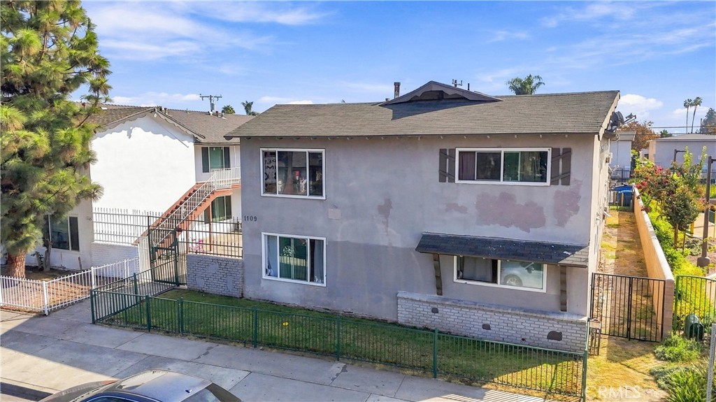 1109 S Standard Avenue Property Photo 2
