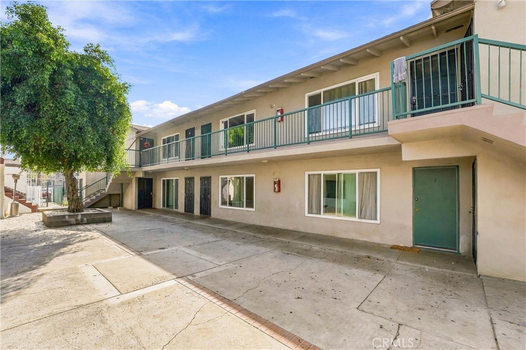 1109 S Standard Avenue Property Photo 5