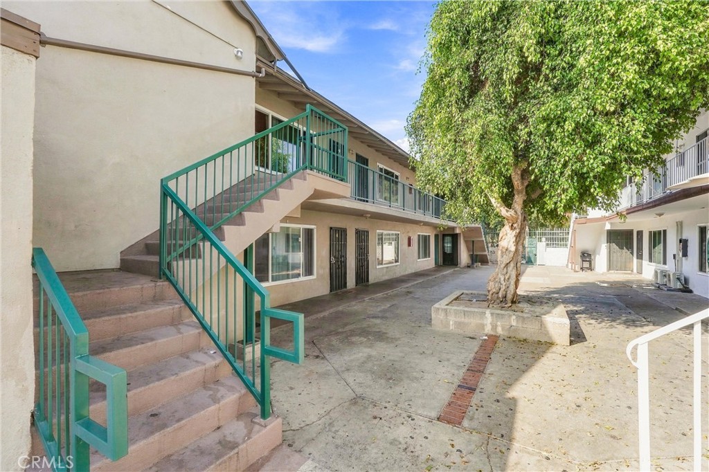 1109 S Standard Avenue Property Photo 6