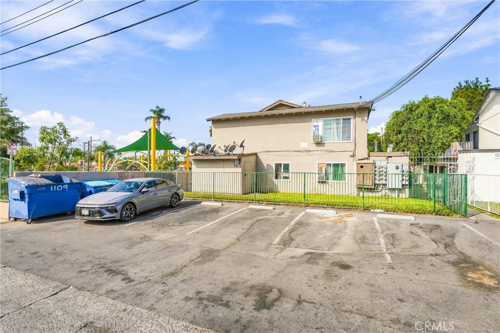 1109 S Standard Avenue Property Photo 9