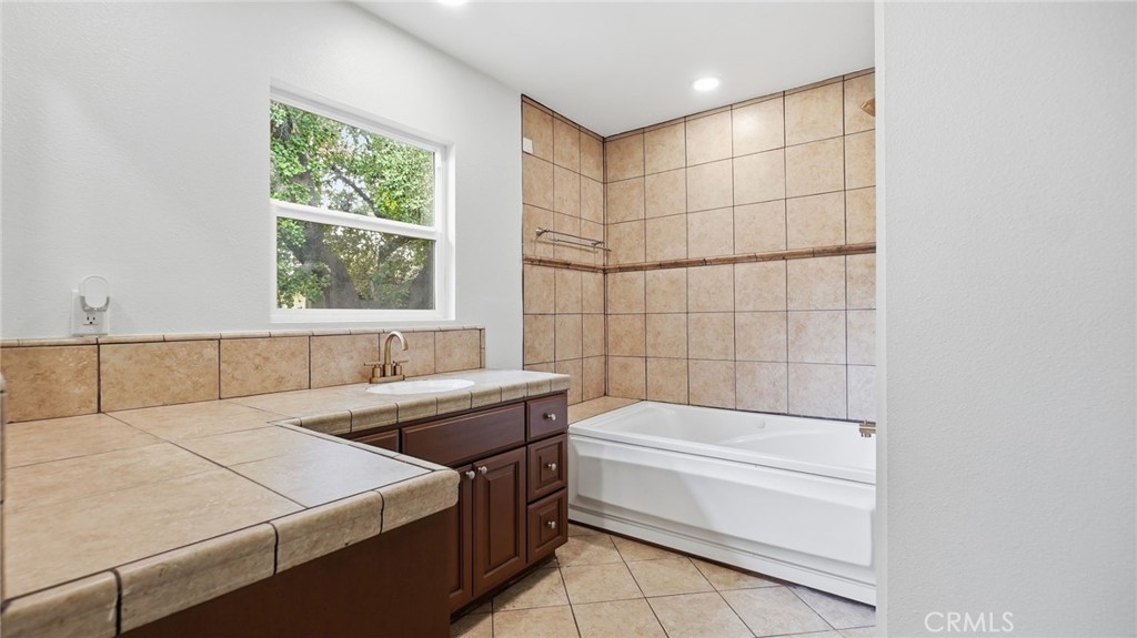 537 Cypress Property Photo 35