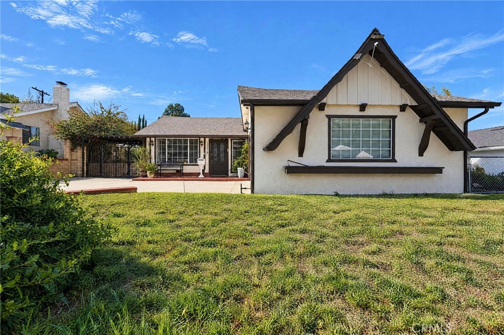 13219 Azores Property Photo 5
