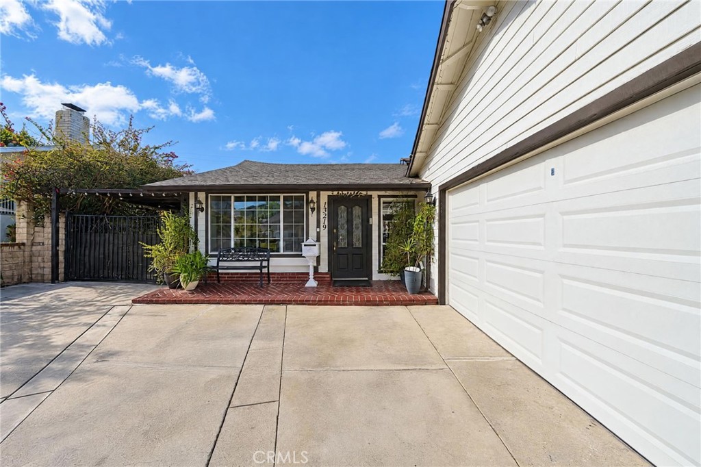 13219 Azores Property Photo 6