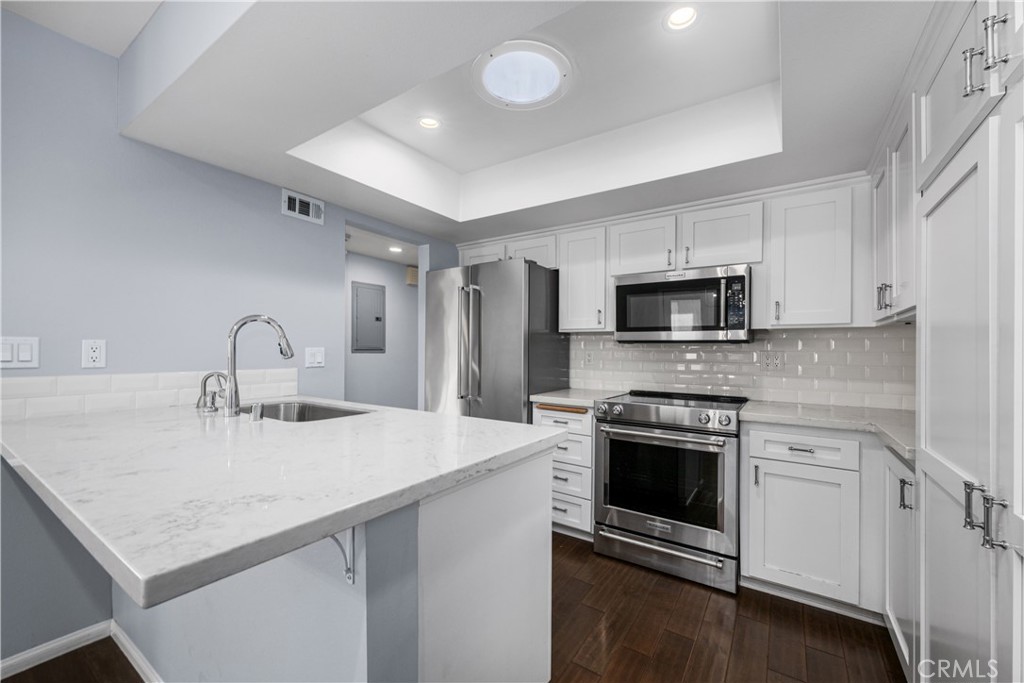 9658 Bloomfield Avenue Property Photo 3