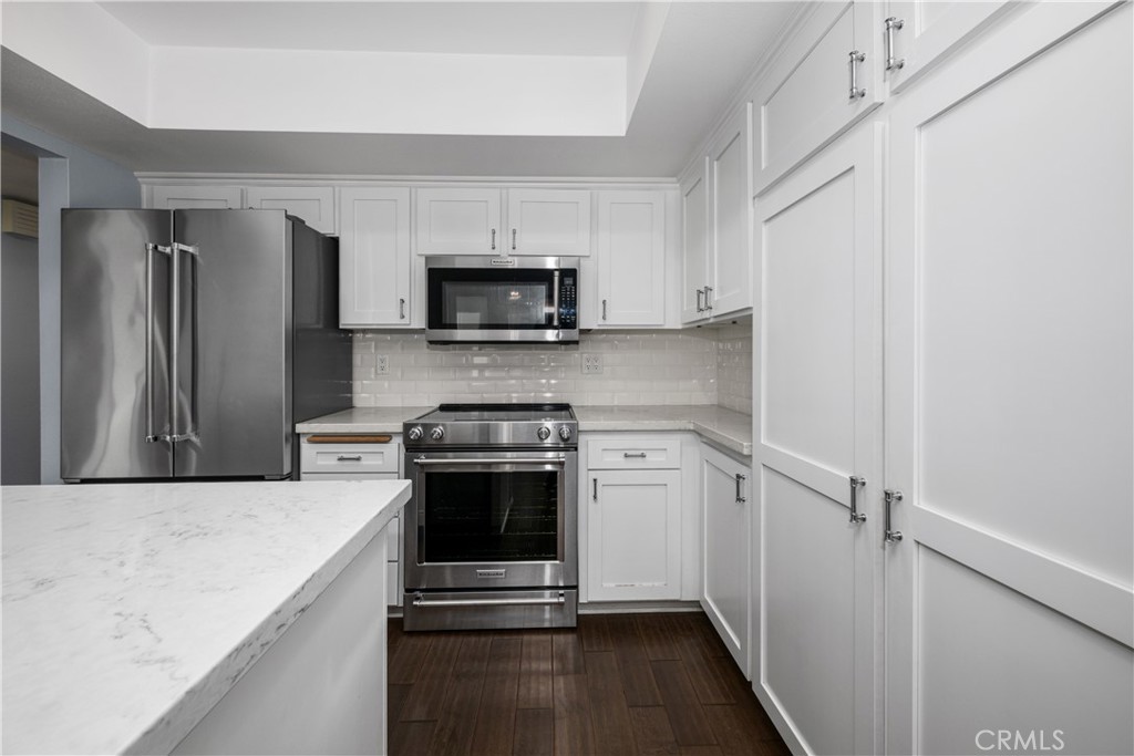 9658 Bloomfield Avenue Property Photo 7