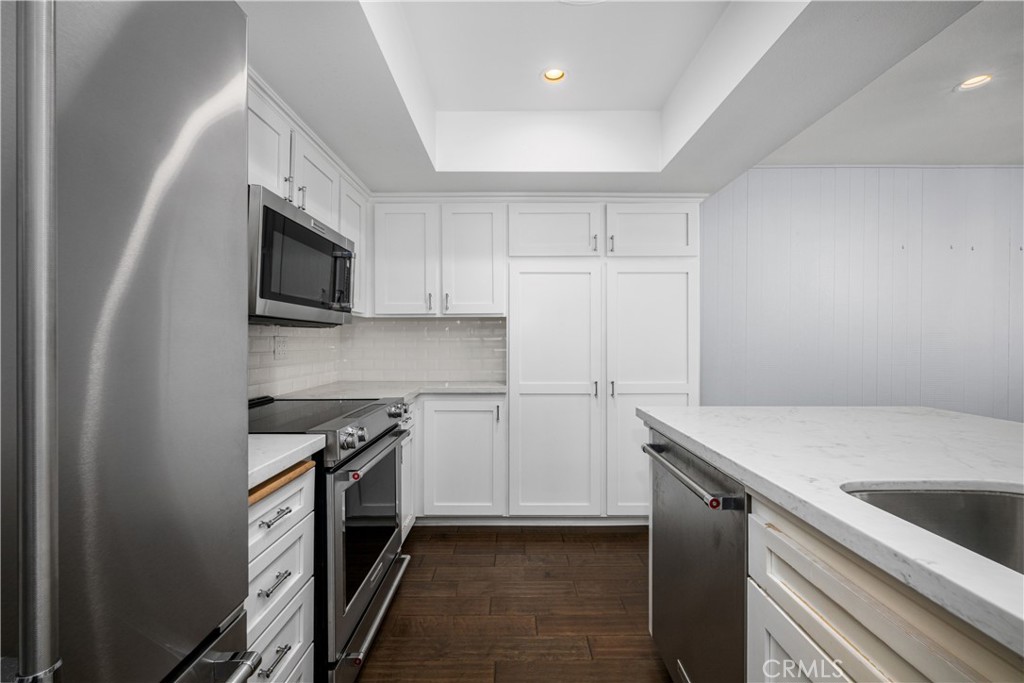 9658 Bloomfield Avenue Property Photo 8