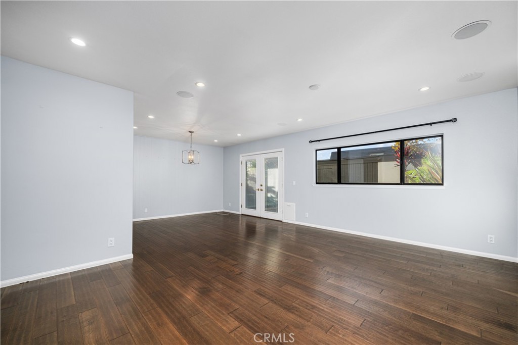 9658 Bloomfield Avenue Property Photo 10