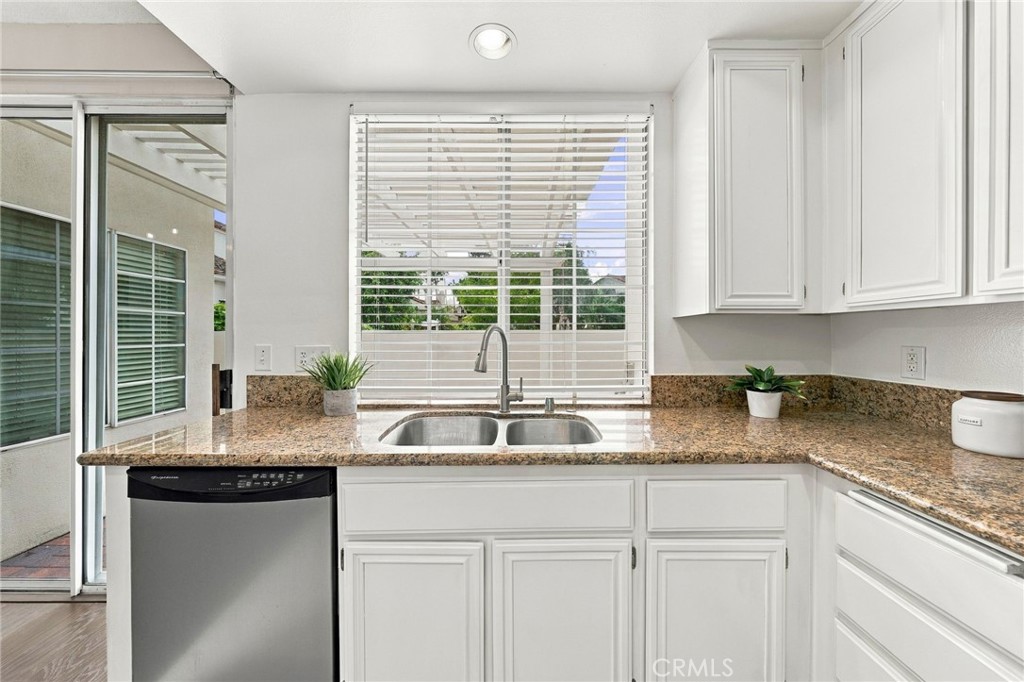 172 Almador Property Photo 16