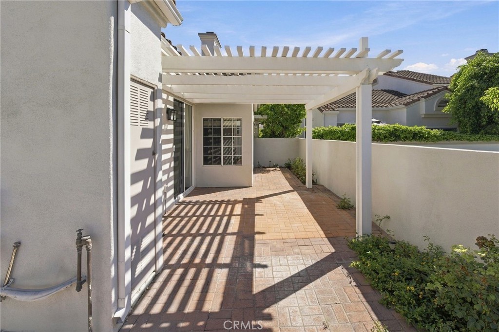 172 Almador Property Photo 31