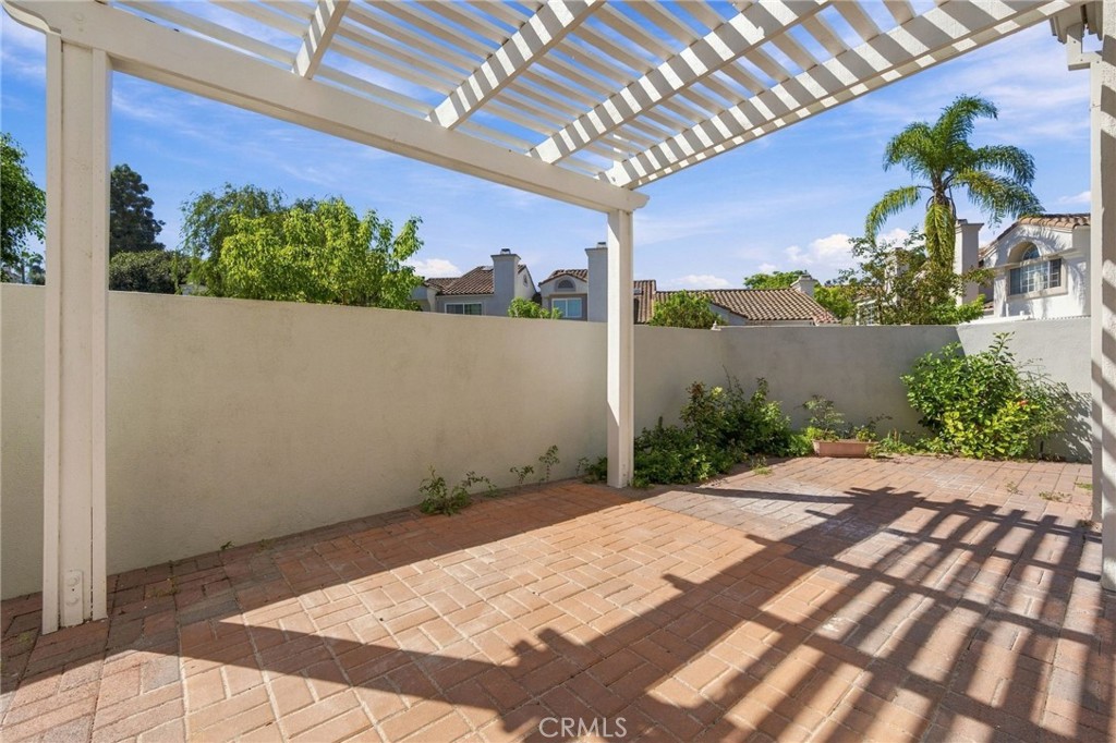 172 Almador Property Photo 33