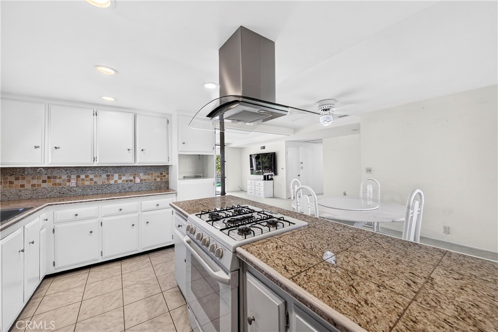 8400 Handel Drive Property Photo 15