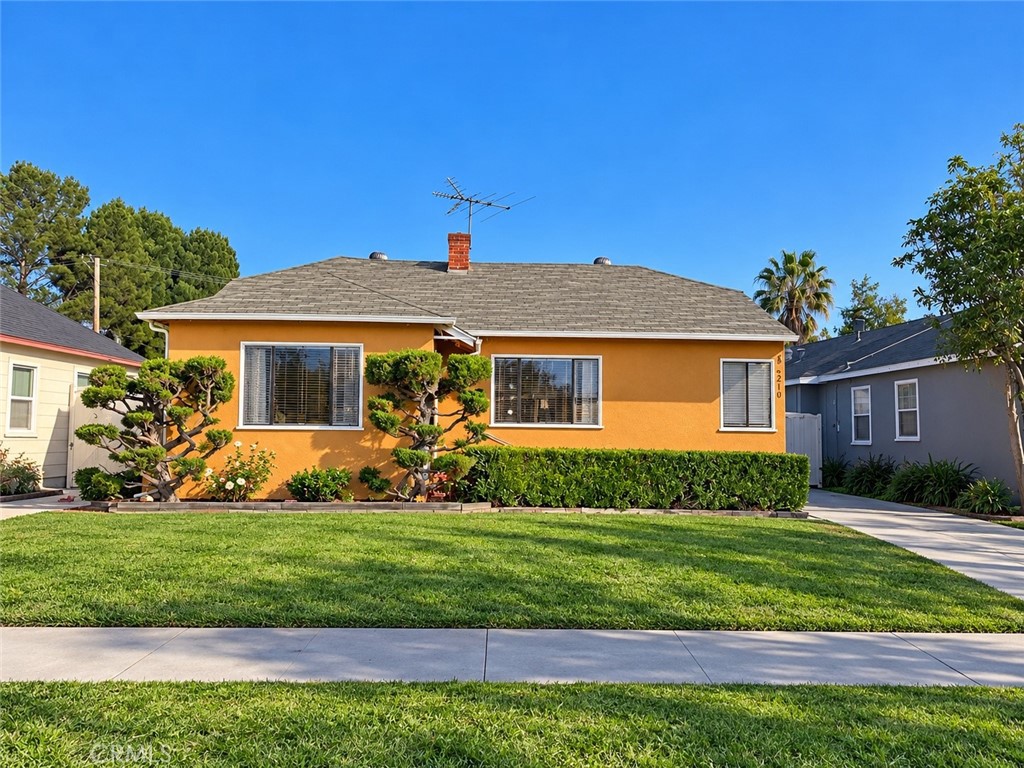 2210 Ximeno Property Photo 1