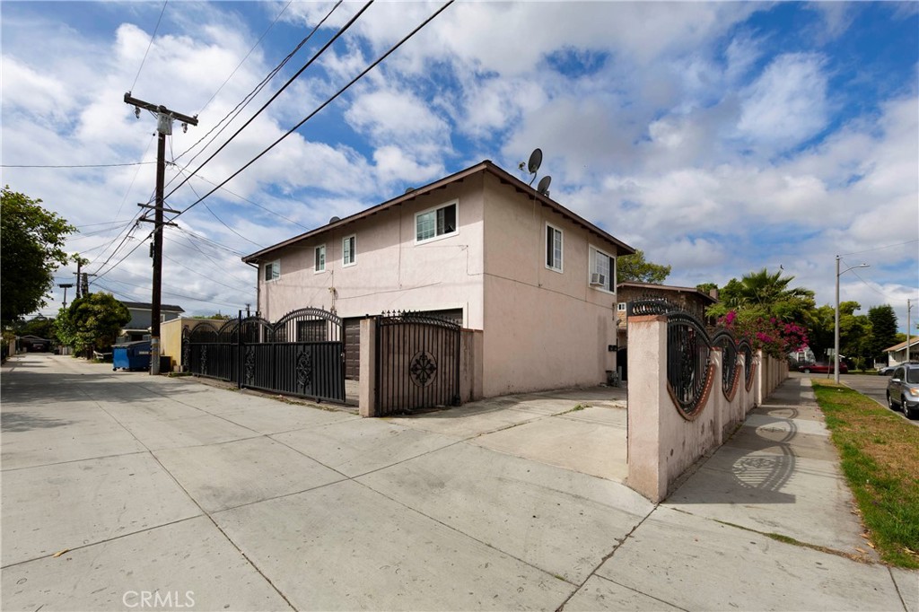 603 S Orange Property Photo 3
