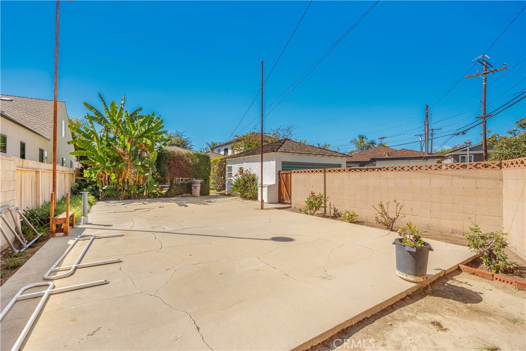 5233 E Broadway Property Photo 3