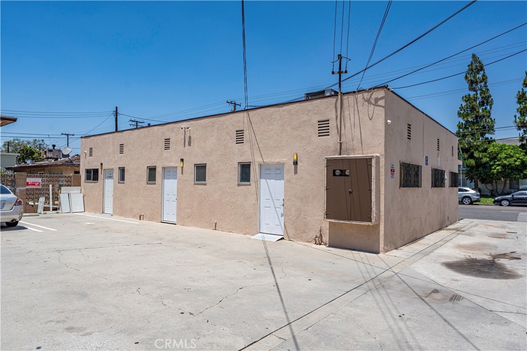 9434 Flower St Property Photo 8