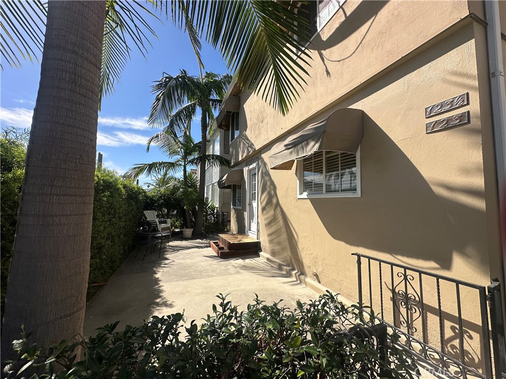 123 Nieto Avenue Property Photo 1