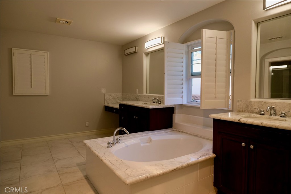 6 Longvale Property Photo 17