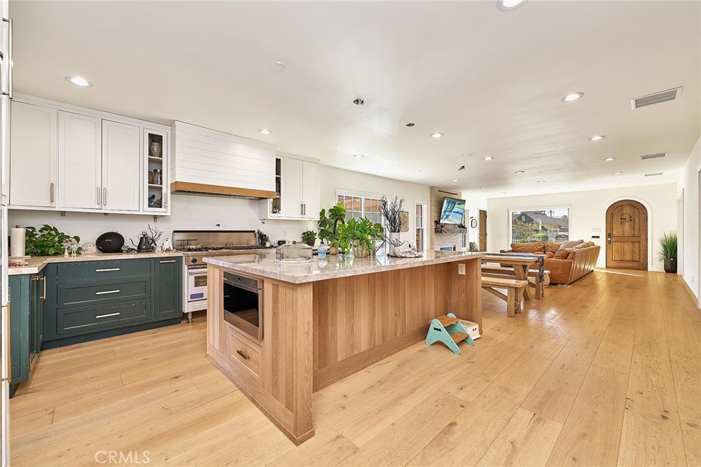 529 W Whiting Property Photo 1