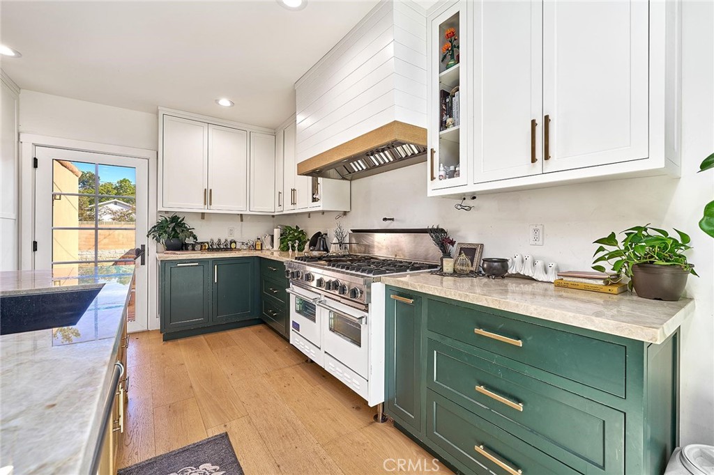 529 W Whiting Property Photo 10