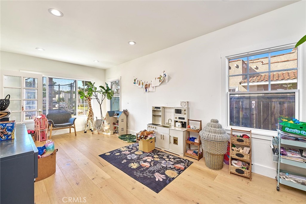 529 W Whiting Property Photo 15