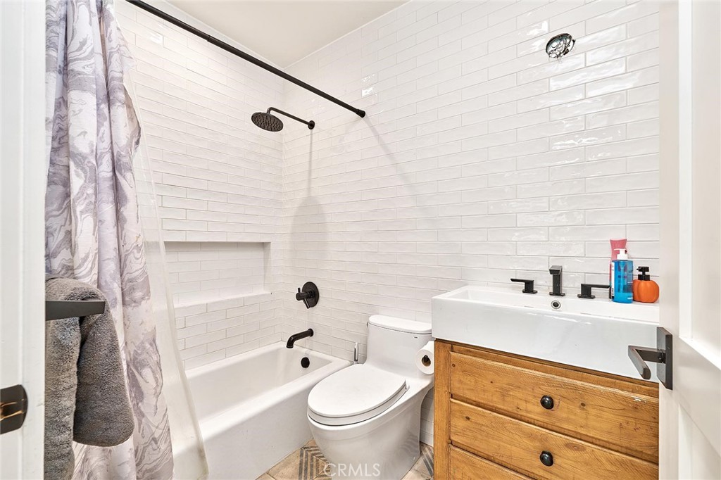529 W Whiting Property Photo 16