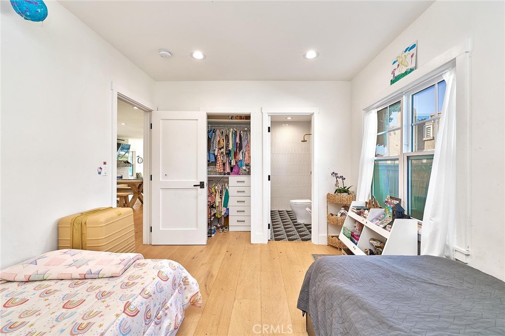 529 W Whiting Property Photo 18