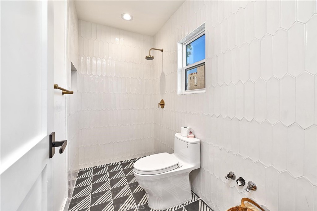 529 W Whiting Property Photo 19
