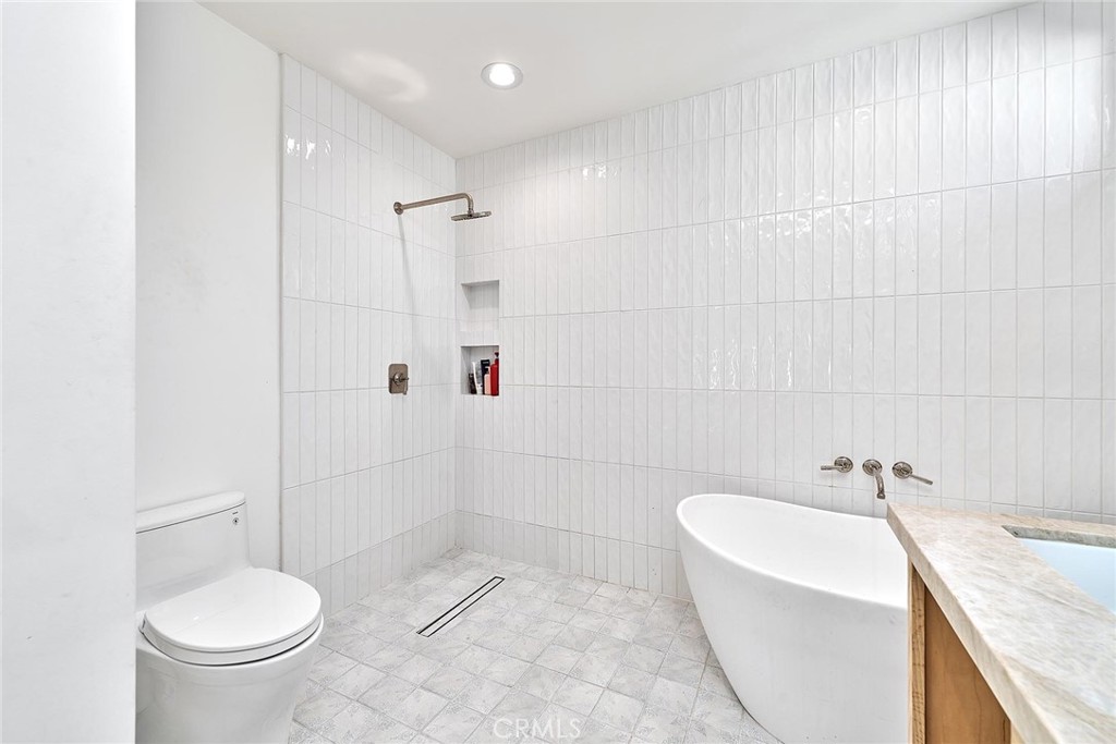 529 W Whiting Property Photo 24