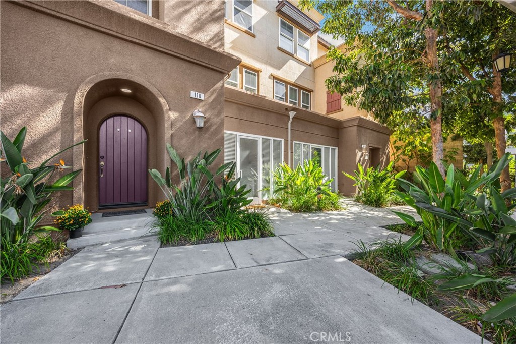 110 E Santa Fe Court