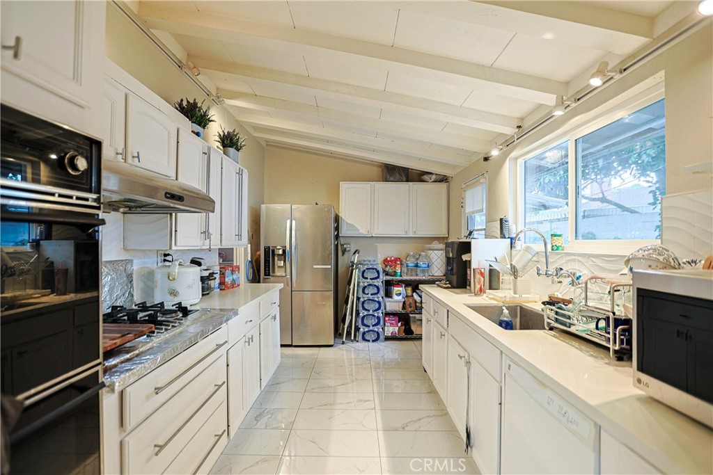 1917 W Beacon Property Photo 1