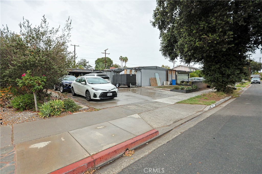1917 W Beacon Property Photo 3
