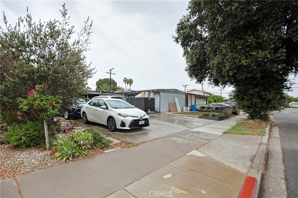1917 W Beacon Property Photo 4