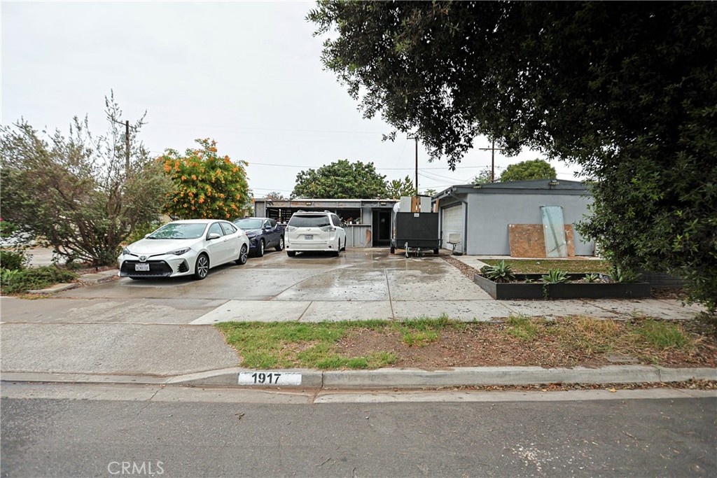 1917 W Beacon Property Photo 7