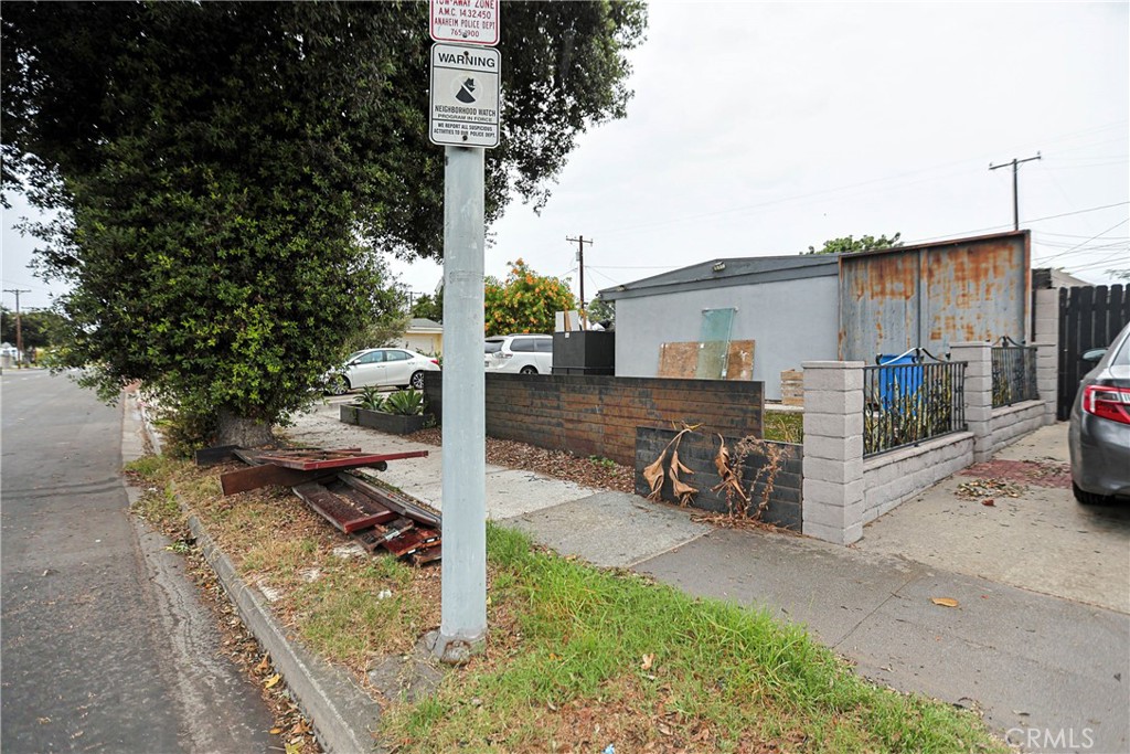 1917 W Beacon Property Photo 11