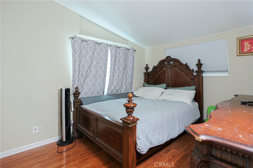 1917 W Beacon Property Photo 29