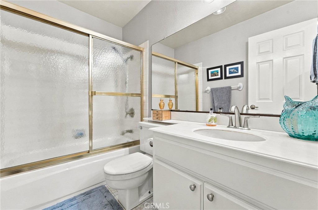 5049 E Almond Avenue 4 Property Photo 25