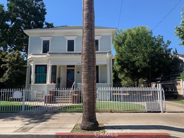 1210 N Ross Street Property Photo 1