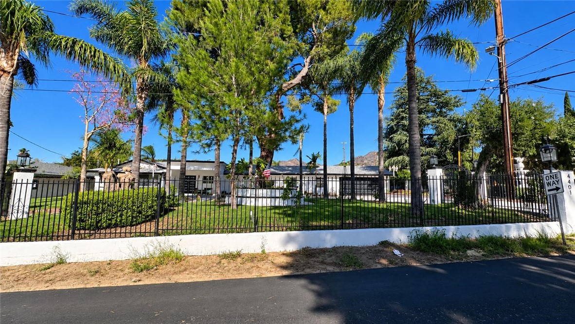14401 Lakeside Street Property Photo 1