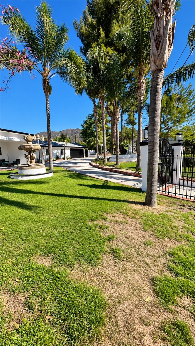 14401 Lakeside Street Property Photo 5