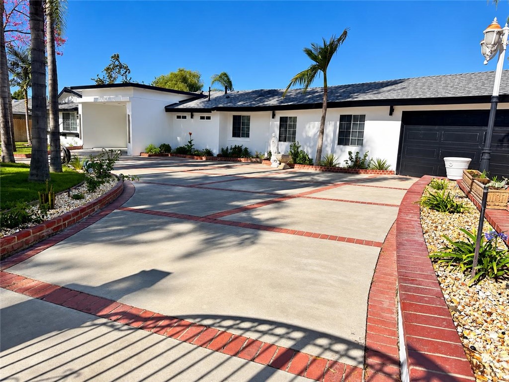 14401 Lakeside Street Property Photo 7