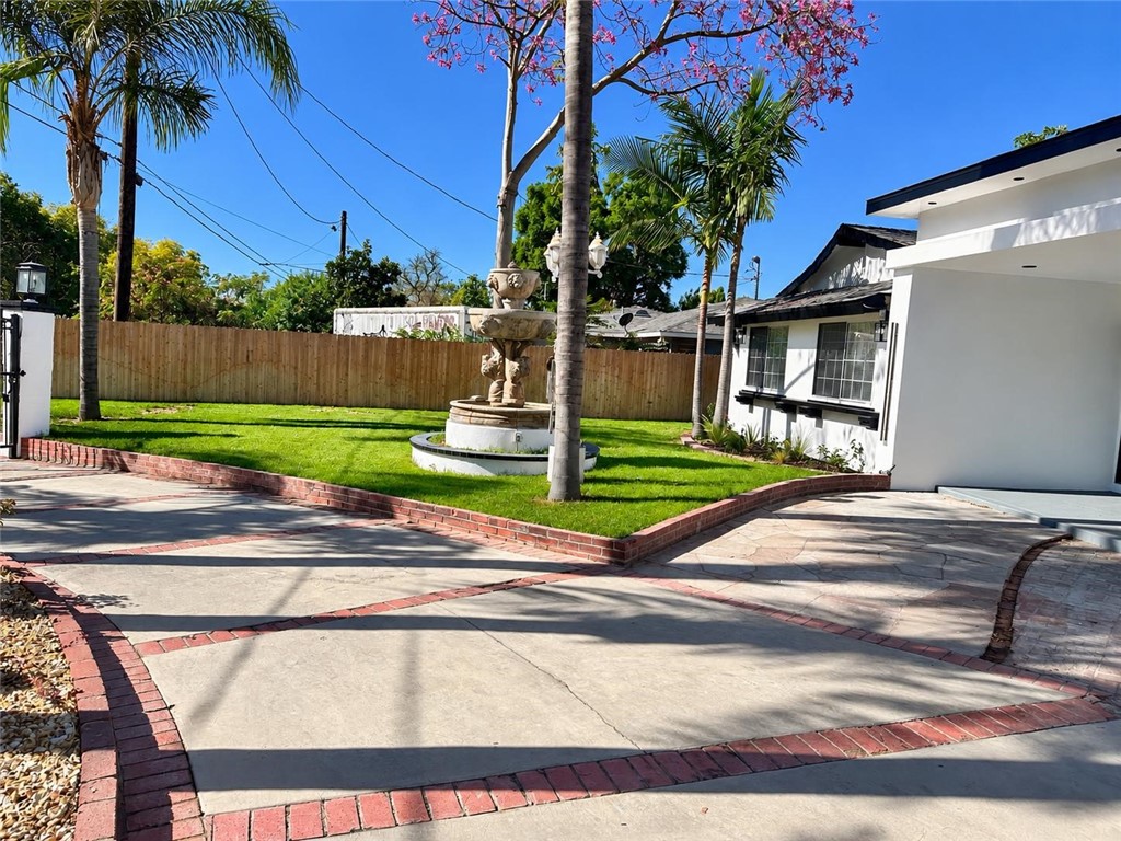 14401 Lakeside Street Property Photo 8