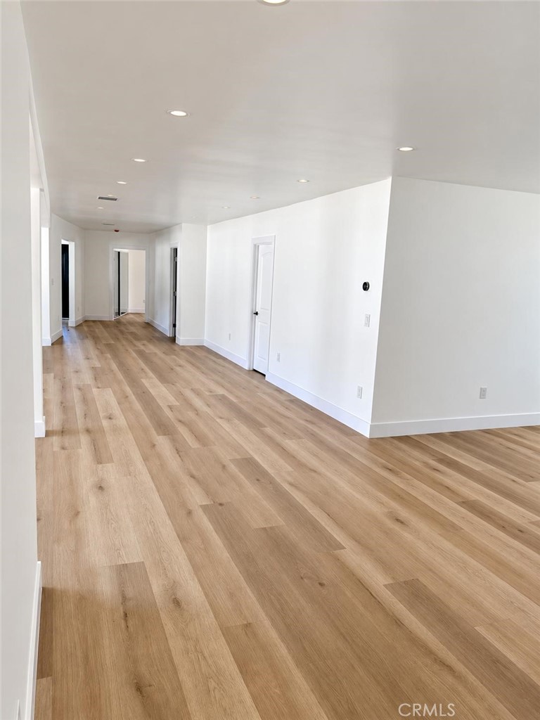 14401 Lakeside Street Property Photo 42
