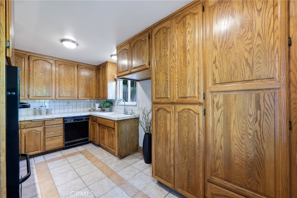 14673 Hawes Street Property Photo 19