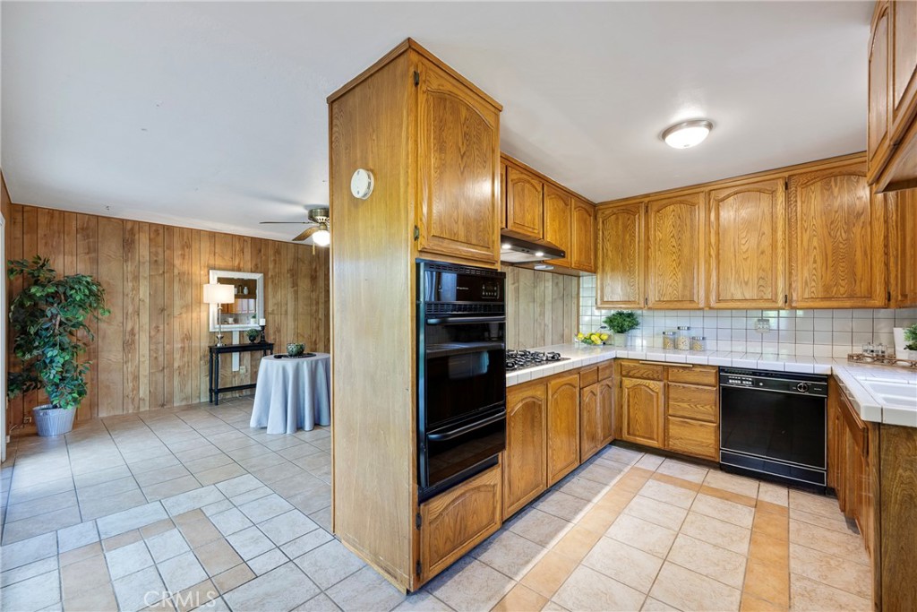 14673 Hawes Street Property Photo 20